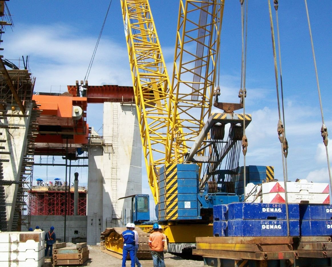 Grúa estructura sobre Orugas Grúas Ojeda7