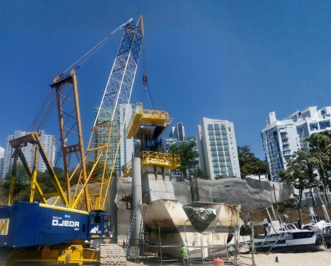 Grúa estructura sobre Orugas Grúas Ojeda8
