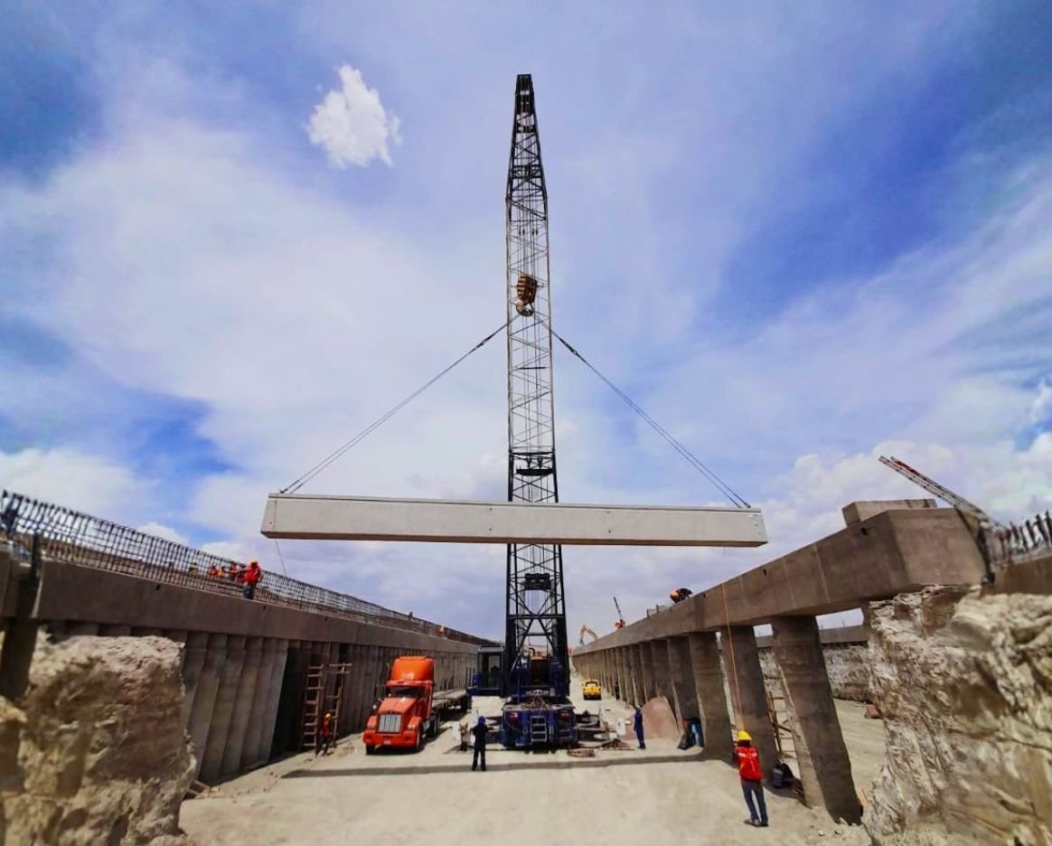 Grúa estructura sobre camion Grúas Ojeda4