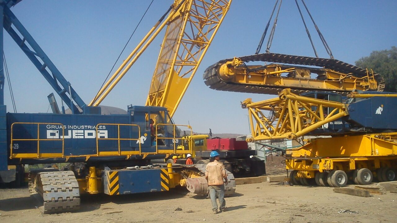 Armado de Grúa Estructural sobre Orugas